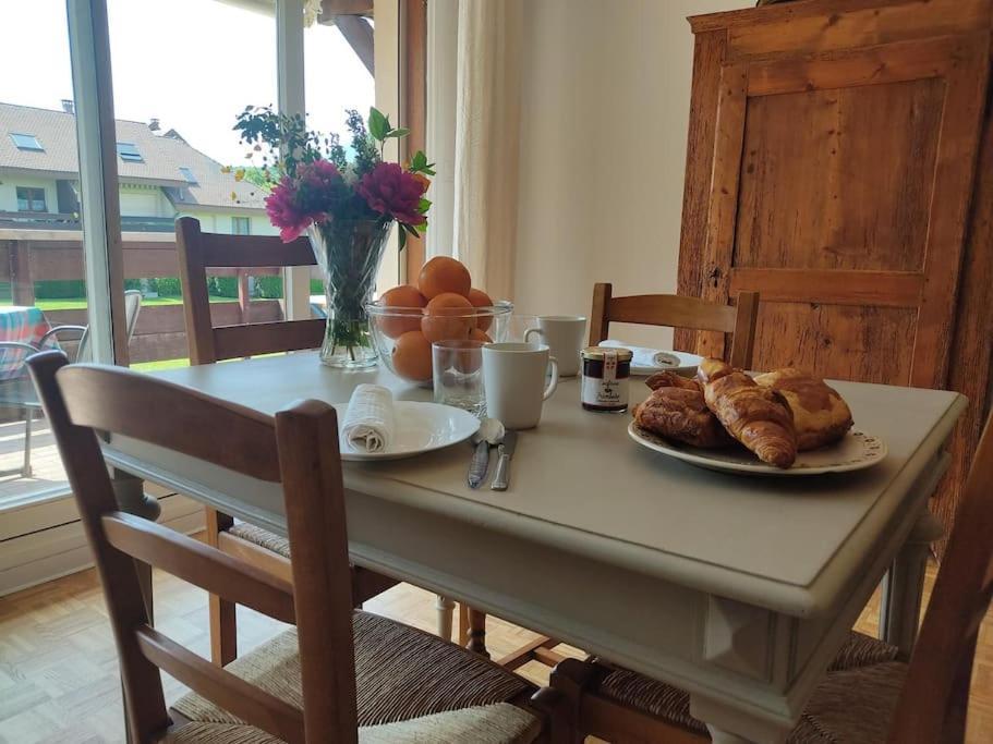 Bel Appartement Au Calme A 5 Minutes Du Village Menthon-Saint-Bernard Buitenkant foto