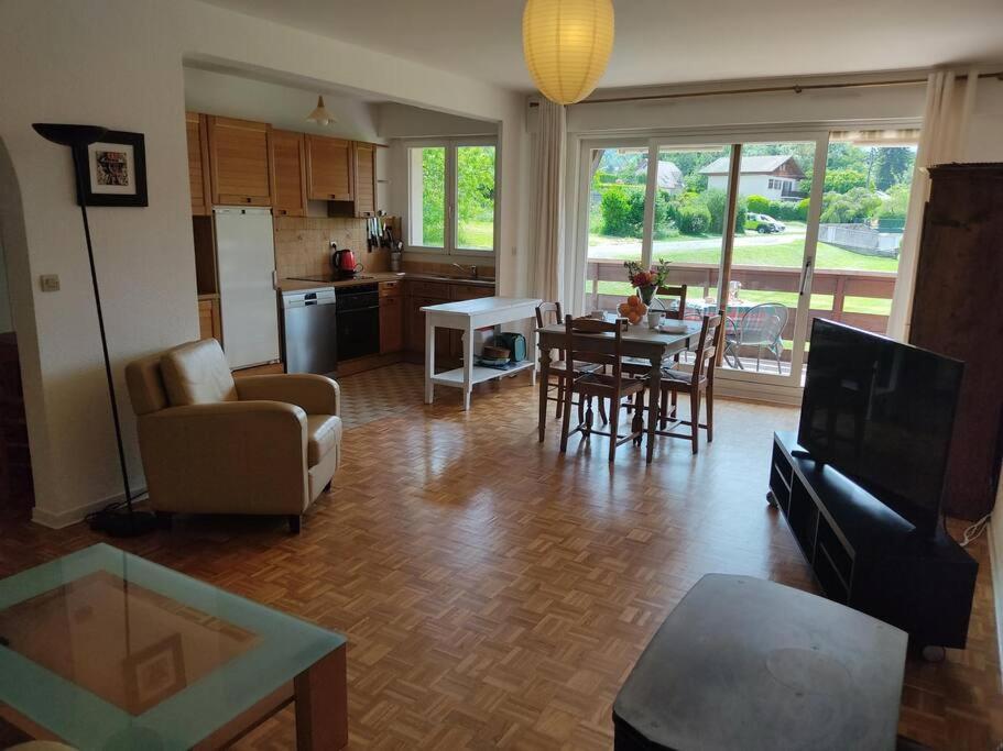 Bel Appartement Au Calme A 5 Minutes Du Village Menthon-Saint-Bernard Buitenkant foto