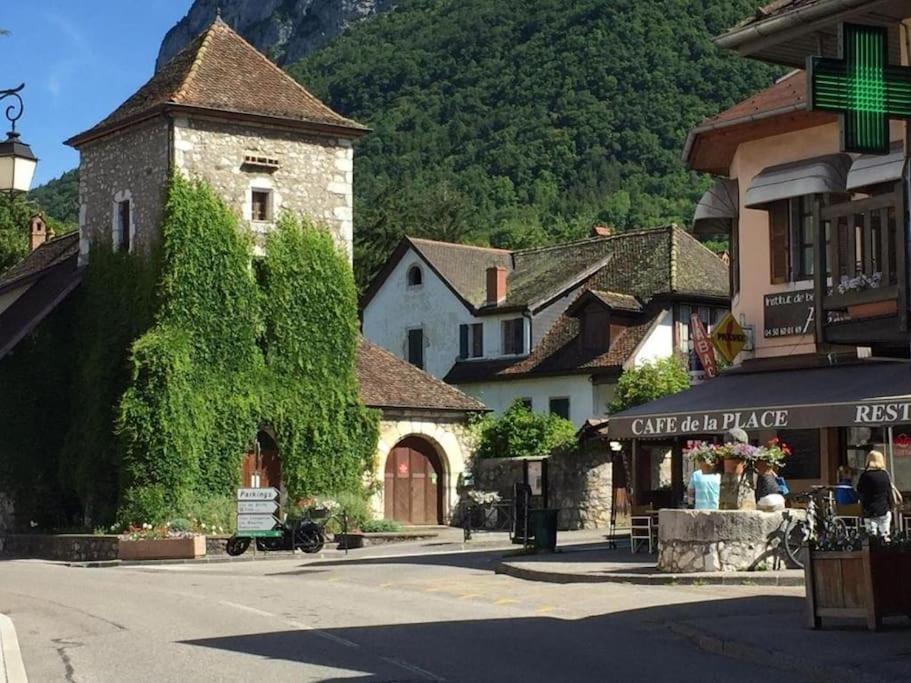 Bel Appartement Au Calme A 5 Minutes Du Village Menthon-Saint-Bernard Buitenkant foto